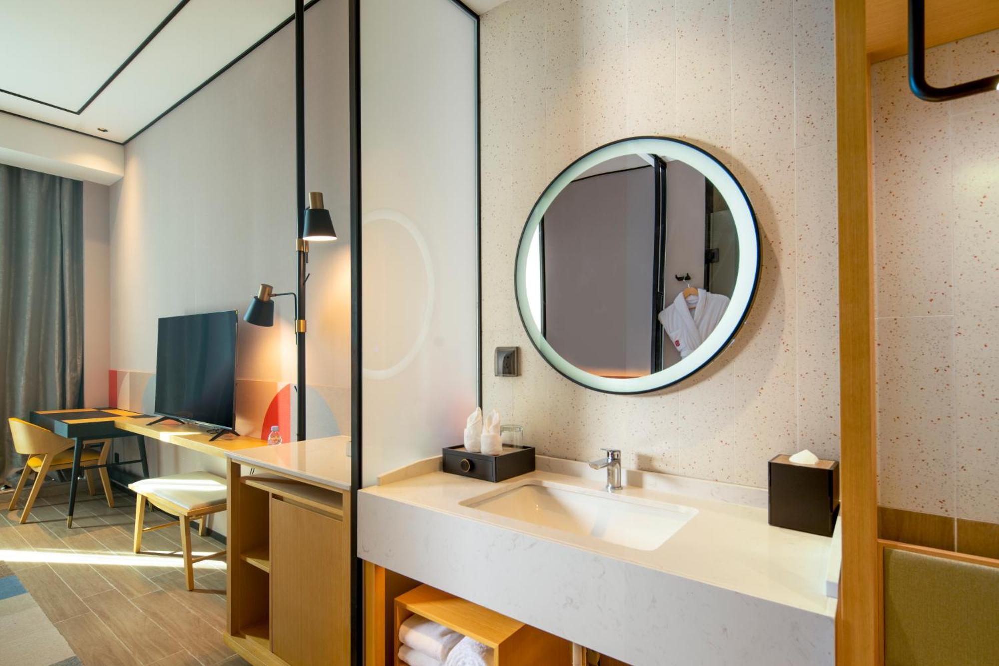 Hilton Garden Inn Shenzhen Airport,Enjoy 24-Hour One Way Free Delivery From Hotel To Shenzhen Baoan Airport On The Hour Zewnętrze zdjęcie
