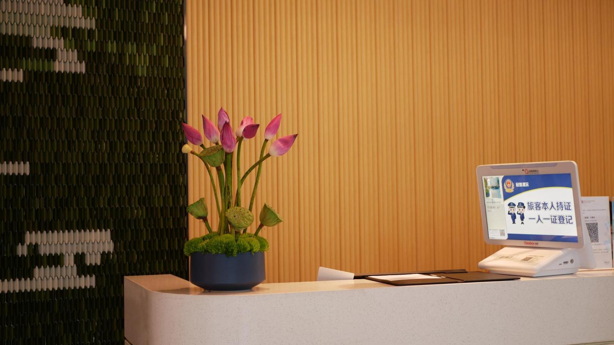 Hilton Garden Inn Shenzhen Airport,Enjoy 24-Hour One Way Free Delivery From Hotel To Shenzhen Baoan Airport On The Hour Zewnętrze zdjęcie