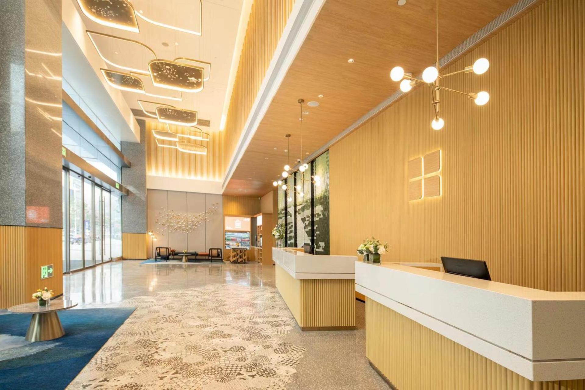 Hilton Garden Inn Shenzhen Airport,Enjoy 24-Hour One Way Free Delivery From Hotel To Shenzhen Baoan Airport On The Hour Zewnętrze zdjęcie