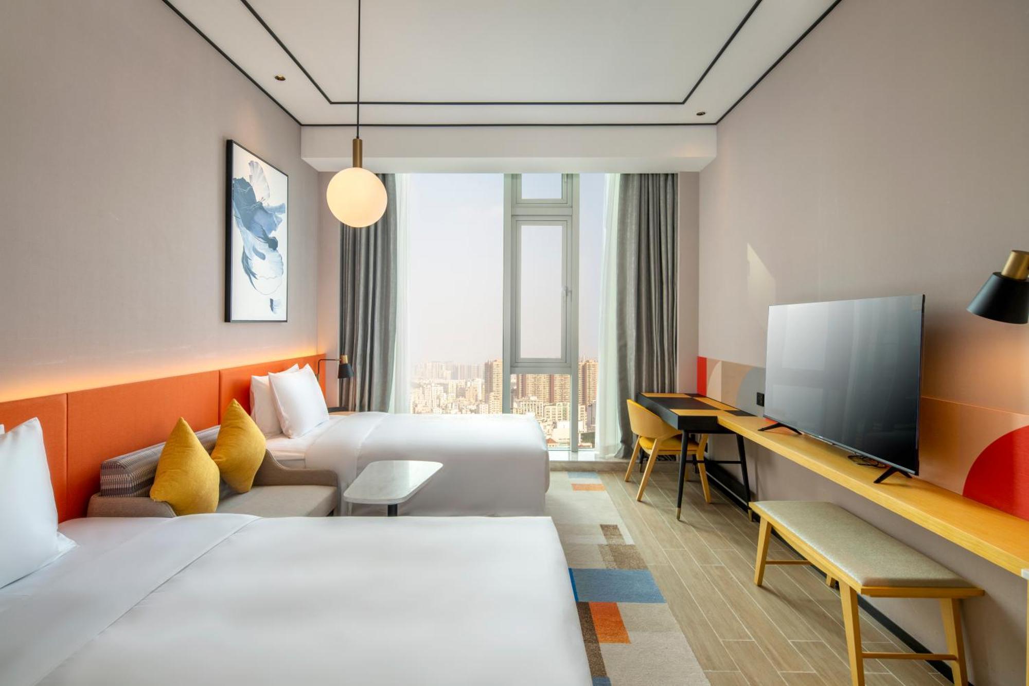 Hilton Garden Inn Shenzhen Airport,Enjoy 24-Hour One Way Free Delivery From Hotel To Shenzhen Baoan Airport On The Hour Zewnętrze zdjęcie