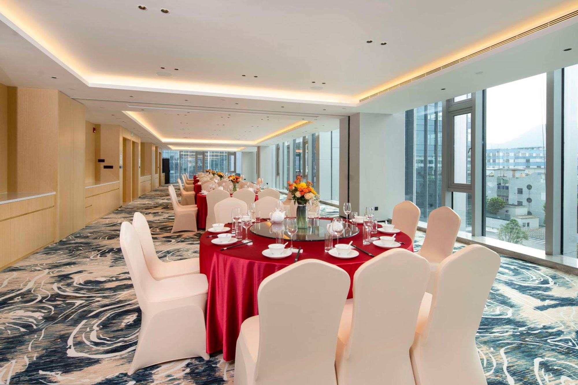 Hilton Garden Inn Shenzhen Airport,Enjoy 24-Hour One Way Free Delivery From Hotel To Shenzhen Baoan Airport On The Hour Zewnętrze zdjęcie