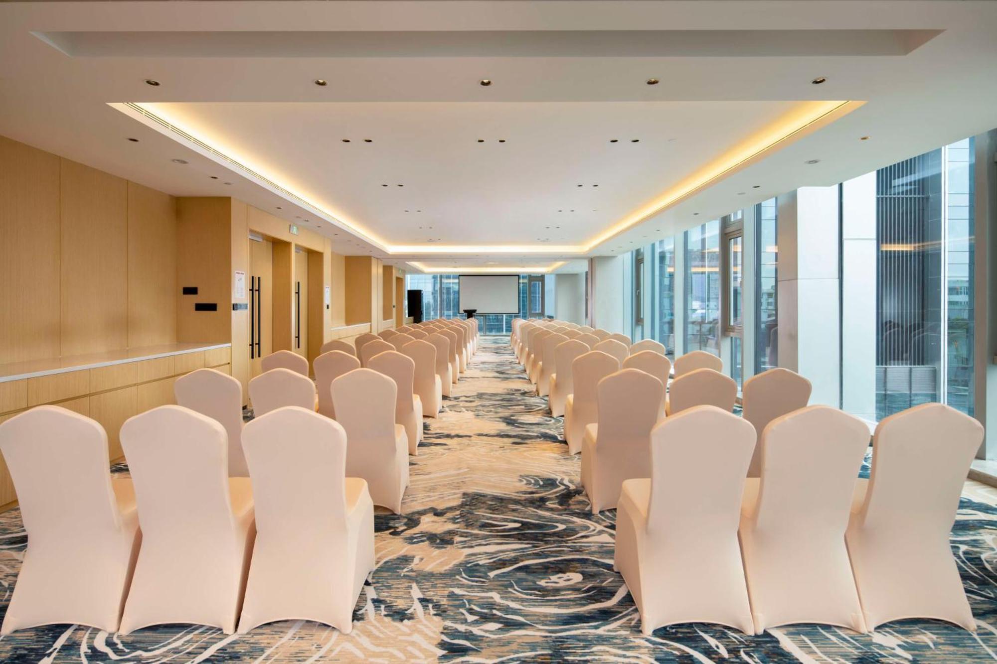 Hilton Garden Inn Shenzhen Airport,Enjoy 24-Hour One Way Free Delivery From Hotel To Shenzhen Baoan Airport On The Hour Zewnętrze zdjęcie