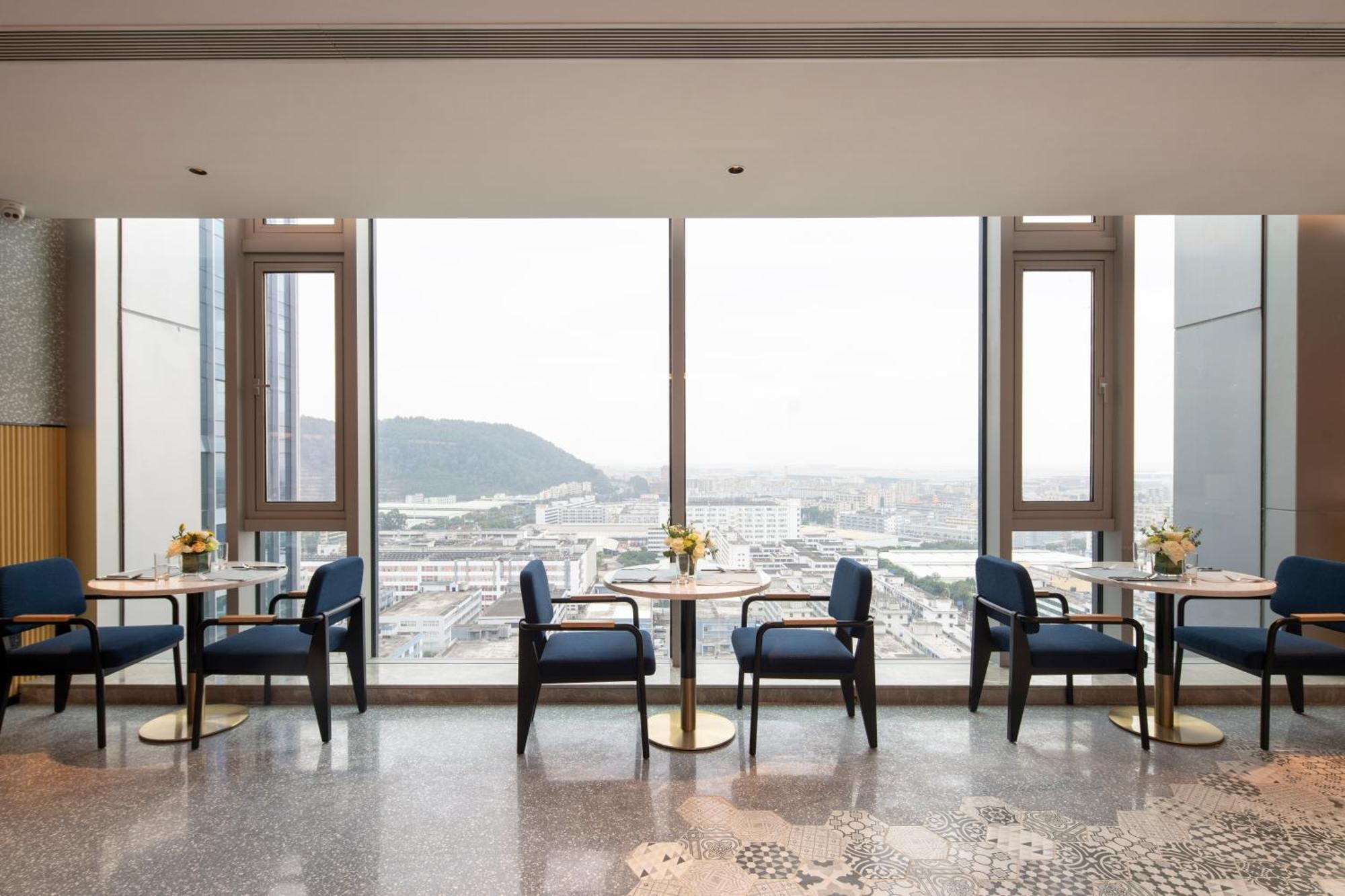 Hilton Garden Inn Shenzhen Airport,Enjoy 24-Hour One Way Free Delivery From Hotel To Shenzhen Baoan Airport On The Hour Zewnętrze zdjęcie